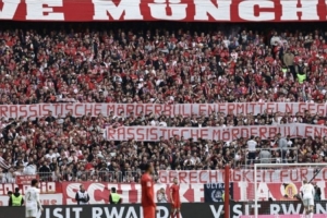 德足协官方：因球迷悬挂不当言论横幅，拜仁被罚款2万欧元