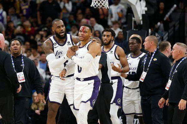 詹姆斯砍高分也“救”队友，湖人后面迎来真正考验